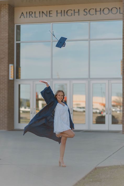 Cap And Gown Senior Pictures In Front Of High School, Throwing Caps Graduation, Senior Pics In Front Of School, High School Senior Picture Ideas Cap And Gown, Senior Girl Cap And Gown, Senior Picture Cap And Gown, Cap And Gown Senior Pictures High School, Graduation Pictures Cap And Gown, Cap And Gown Pics