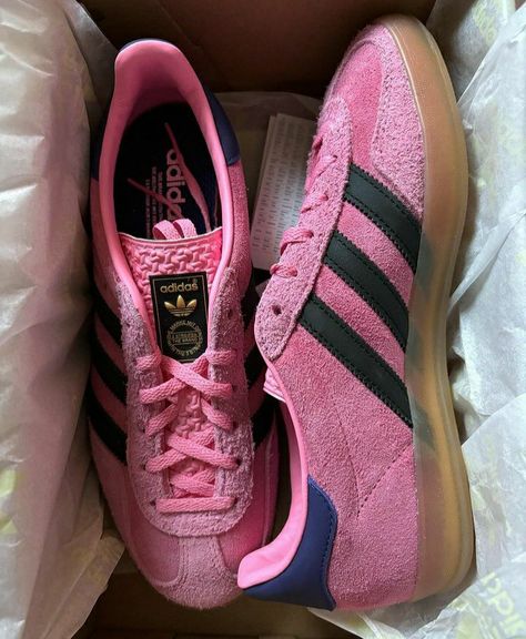 Pink Sambas, Samba Gazelle, Pink Adidas Shoes, Sambas Adidas, Pretty Shoes Sneakers, Shoe Wishlist, Adidas Shoes Women, Trainers Shoes, Cute Nike Shoes