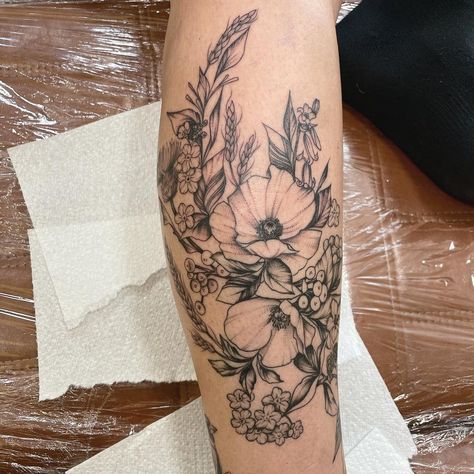 Poppy Flower Shoulder Tattoo, August Birth Tattoo Ideas, Gladiolus And Poppy Flower Tattoo, Poppy Shoulder Tattoo, Gladiolus And Poppy Tattoo, August Tattoo Ideas, Gladiolus Tattoos, Poppy Flower Tattoo Design, Tattoos Poppy