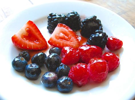 How to glaze berries via @kingarthurflour Fruit Tart Glaze, Fruit Topped Cake, Plain Sugar Cookies, Clear Fruit, Glaze For Cake, King Arthur Baking, Fruit Tarts, Strawberry Glaze, Lemon Squares