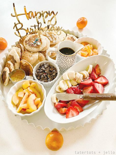 Create a Simple Pancake Charcuterie Board in Minutes! Celebrate a birthday, Mother's Day, Father's Day or special event with a breakfast-in-bed pancake board! Birthday Breakfast Pancakes, Breakfast Ideas In Bed, Birthday Breakfast For Her, Breakfast In Bed Ideas Birthday, 30th Birthday Breakfast Ideas, Breakfast Platter Ideas Simple, Mom Birthday Breakfast, Birthday Breakfast Board, Bday Breakfast Ideas For Him