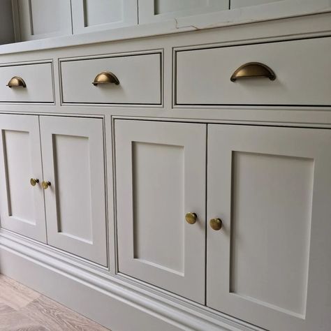 A Beaded frame can really accentuate a classic shaker door. The quartz, cup handles, and Cabinetry come together so well in this piece with… | Instagram Shaker Kitchen Cream, English Shaker Kitchen, Beaded Cabinets Kitchen, Non Shaker Kitchen Cabinets, Beaded Shaker Cabinet Doors, Kitchen Shaker Doors, Stone Shaker Kitchen, Light Green Shaker Kitchen, Shaker Style Kitchens Cream