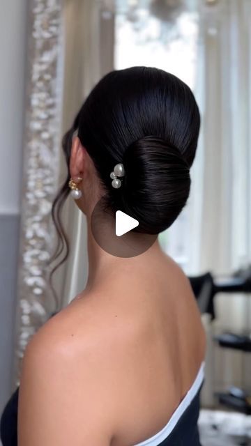 Side Buns Hairstyle, Slick Back Low Bun, Sleek Back Bun, Sleek Bun Hairstyles, Epic Hair, Side Bun Hairstyles, Girl Hairdos, Low Buns, Wispy Hair