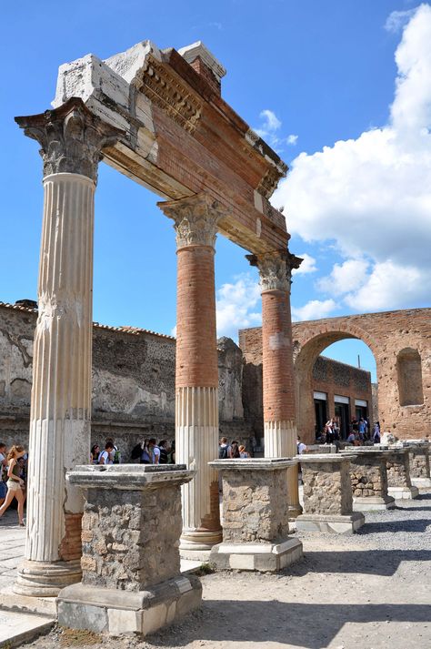 Pompeii Ruins, Pompeii Italy, Campania Italy, Pompeii And Herculaneum, Voyage Europe, Southern Italy, Ancient Architecture, Ancient Ruins, History Lessons