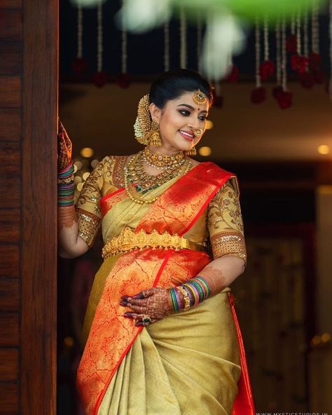 Seemantham Poses, Seemantham Photos, Indian Maternity Photos, Indian Baby Shower Decorations, Indian Maternity, Baby Bump Photoshoot, Indian Baby Showers, Maternity Photography Poses Outdoors, Baby Shower Pictures