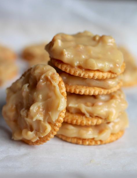 Ritz Cracker Recipes, 12 Tomatoes Recipes, Cracker Cookies, Cracker Recipes, Ritz Crackers, Think Food, Candy Cookies, Sweetened Condensed Milk, Cookies Ingredients