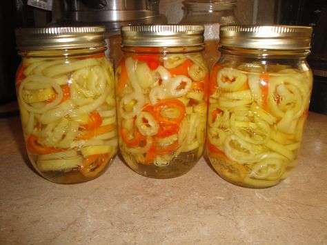 DSC03967 Peppers Pickled, Canning Hot Peppers, Canning Banana Peppers, Pickled Recipes, Banana Pepper Rings, Recipes With Banana Peppers, Sweet Banana Peppers, Canning Peppers, Pickled Hot Peppers