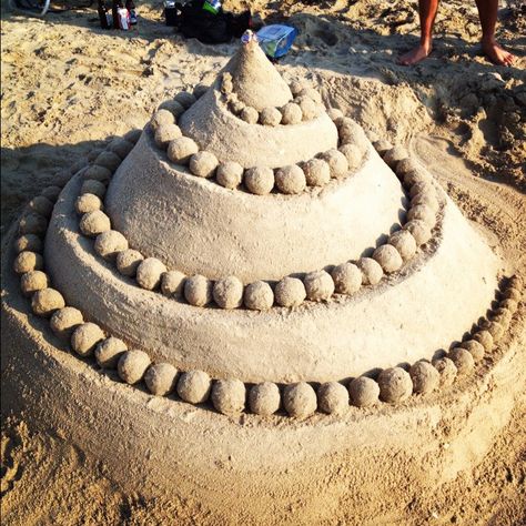 Sand Castle Ideas Easy, Sand Castle Aesthetic, Sand Sculptures Easy, Sand Castle Ideas, Sandcastle Ideas, Beach Sand Castles, Beach Sand Art, Paper Flower Vase, Sand Projects