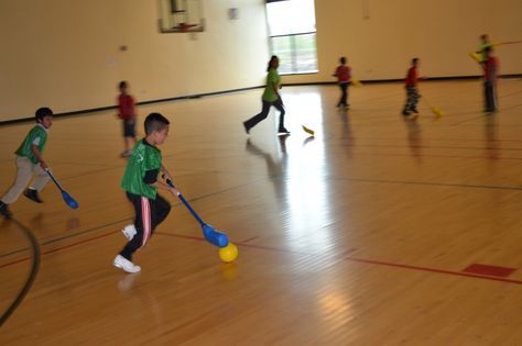 Physical Education Lesson Plans Elementary, Floor Hockey Physical Education, Gym Class Ideas, Preschool Pe, Floor Hockey, Pe Games Elementary, Physical Education Lesson Plans, Pe Lesson Plans, School Icebreakers