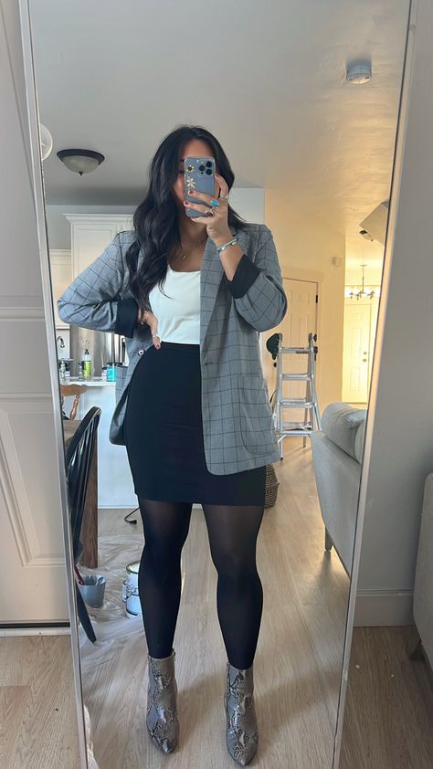 Cute Work Outfits Winter Business Casual, Fall Corporate Outfits 2023, Cropped Jeans Work Outfit, Fall Fashion Outfits Business Casual, Court Outfits For Women Fall, Curvy Realtor Outfits, Fall Outfits For Office Work, Dressing Business Casual Women, Professional Attire Women Plus Size