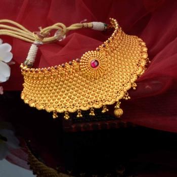 Gold Chocker Necklace, Indian Gold Necklace Designs, Dainty Pendant Necklace, Perhiasan India, Choker Necklace Designs, Antique Gold Jewelry Indian, Gold Necklace Indian, Choker Designs, Gold Mangalsutra Designs