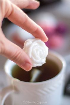 Hot Tea Bar, Afternoon Tea Recipes, English Cream, Sugar Rose, Tea Party Food, Tea Diy, Sugar Cubes, Tea Bar, Cream Tea