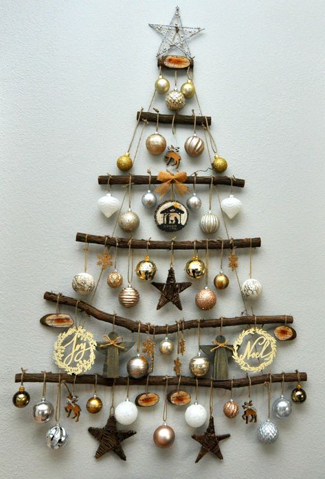 Wall Tree, Wall Christmas Tree, Christmas Crafty, Creative Christmas Trees, Alternative Christmas Tree, Wooden Christmas Tree, Handmade Christmas Crafts, Christmas Tree Decorations Diy, Christmas Themes Decorations