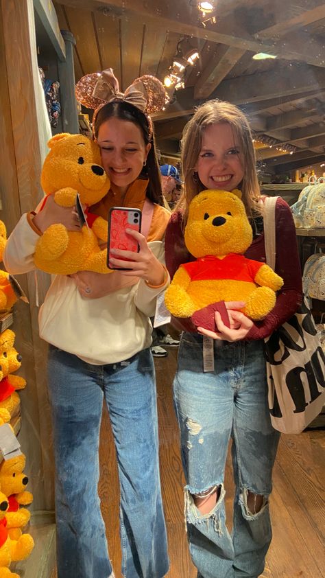 Disney Matching Outfits Friends, Disney Asthetics Photos, Matching Plushies, Cute Disney Fits, Aesthetic Disneyland, Disneyland Aesthetic, Disney Poses, Photo Voyage, Disney Parque