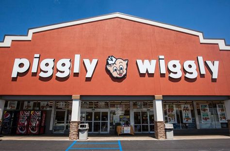 Piggly Wiggly Grocery Store, Nostalgic Places, Vintage Grocery, Black Swallowtail, Saint George Island, Xmas Movies, Piggly Wiggly, Lake Oconee, Southern Lifestyle