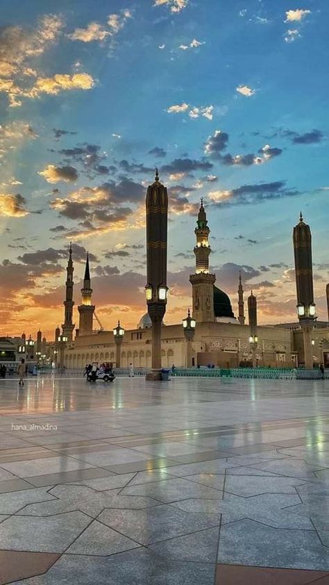 Madina Wallpapers Hd Wallpaper, Islamic Routine, Madina Pak, Madina Sharif Beautiful Pic, Medina Wallpaper, Mecca Madinah, Madina Sharif, Beautiful Mosque, Mecca Kaaba