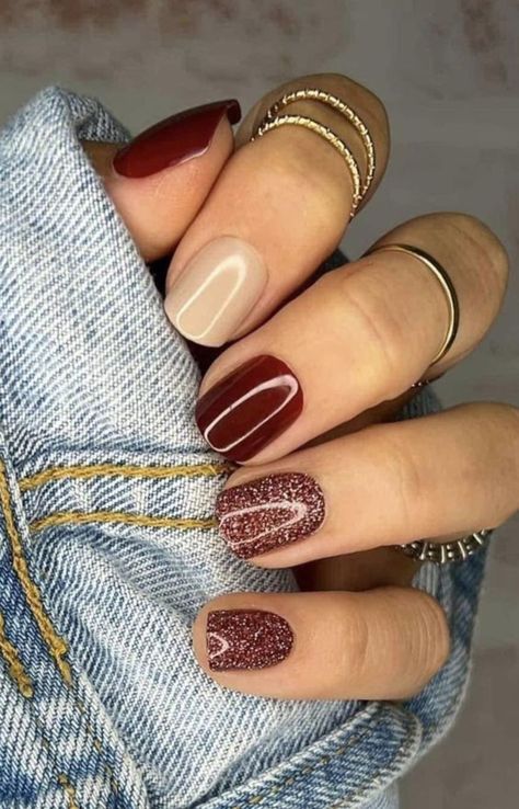 Short Nails Shellac Fall, Nail Ideas Thanksgiving Colors, 2023 Thanksgiving Nails, 3 Color Manicure, Dip Nails Elegant, Holiday Nail Ideas 2023, Shellac Nail Ideas Fall, Thanksgiving Nail Colors 2023, Fall Dip Nail Inspiration