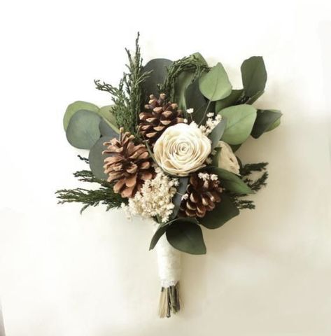 Winter Wedding Themes, Bridal Bouquet Eucalyptus, Eucalyptus Bridal Bouquet, Pine Cone Wedding, Bouquet Eucalyptus, Evergreen Wedding, Winter Bridal Bouquets, Winter Wedding Bridesmaids, Wedding Woodland