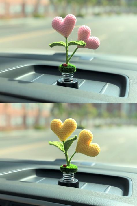 Car Dashboard Decor Aesthetic, Crochet Car Decoration, Car Dashboard Decor Ideas, Cute Car Accessories Aesthetic, Car Dashboard Accessories, 2023 Cars, Car Dashboard Decor, Balloon Cars, Car Comfort