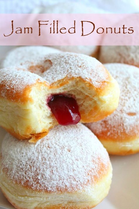 Homemade Jelly Filled Donuts Recipe, Donat Glaze, Jelly Donuts, Jam Donut, Doughnut Recipe Easy, Donut Filling, Weight Watcher Desserts, Homemade Donuts Recipe, Donut Recipe