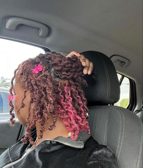 Locs With Pink Tips, Blonde And Pink Peekaboo Locs, Pink And Red Locs Black Women, Locs Hairstyles Brown, Loc Colors Black Women Dark Skin, Peekaboo Locs Brown, Brown And Pink Hair Curly, Brown And Pink Dreads, Dark Pink Locs