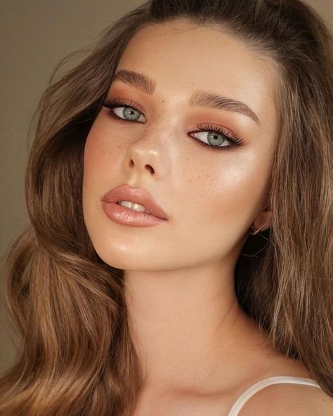 Natural Makeup Formal Brown Eyes, Smokey Fall Eye Makeup, Smokey Makeup Blue Eyes, Soft Glam For Green Eyes, Fall Bride Makeup Green Eyes, Winter Bridal Makeup Blue Eyes, Fall Makeup Green Eyes, Makeup To Enhance Green Eyes, Wedding Makeup For Green Eyes Brown Hair