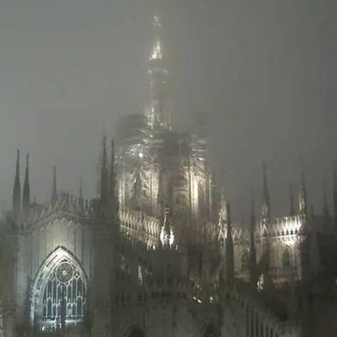 Paradis Sombre, Goth Architecture, Goth Club, Royalty Aesthetic, Gothic Aesthetic, Images Esthétiques, The Fog, Gothic Architecture, Dream Board