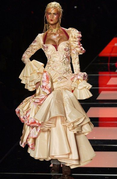 Galliano Dior, Christian Dior Dress, Dior Fashion Show, Runway Fashion Couture, Dior Dress, Christian Dior Haute Couture, Dior Haute Couture, Christian Dior Couture, Dior Fashion