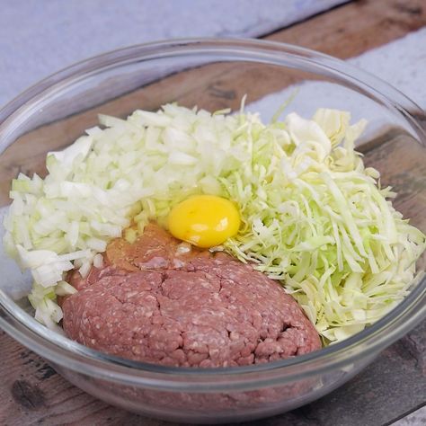 When I have cabbage and ground beef at home, I always make this delicious recipe | ground beef, white cabbage, recipe | When I have cabbage and ground beef at home, I always make this delicious recipe | By Yummy Food Recipes Mandu Korean, Cabbage And Ground Beef, Korean Bapsang, Korean Dumplings, Recipe Ground Beef, Cabbage Recipes Healthy, Ground Beef And Cabbage, White Cabbage, Cabbage Recipe