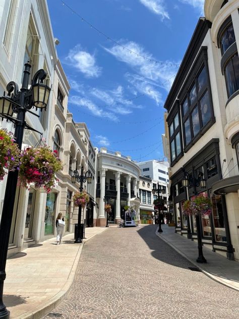 La Shopping Aesthetic, Rodeo Drive Los Angeles, California Rich Aesthetic, Los Angeles Rich Aesthetic, Los Angeles Rodeo Drive, La Trip Aesthetic, California Travel Aesthetic, Living In La Aesthetic, Los Angeles House Aesthetic