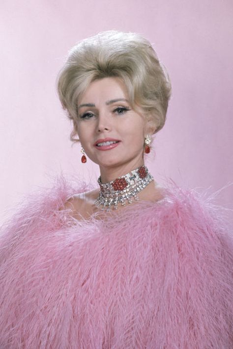 "I never hated a man enough to give him his diamonds back."  - 35 of Zsa Zsa Gabor's best quotes of all time—plus her most glamorous photos and outfits: Magda Gabor, Gabor Sisters, Eva Gabor, Zsa Zsa Gabor, Zsa Zsa, Classic Movie Stars, Actrices Hollywood, Hollywood Legends, After Life