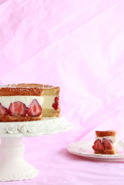 Strawberry & Vanilla Bavarian Cream Gateau Strawberry Bavarian Cream Cake, Bavarian Cream Cake Recipe, Strawberry Bavarian Cream, Bavarian Cream Cake, Strawberry Bavarian, Strawberry Shortcake Cheesecake, Healthy Recipes Easy, Bavarian Cream, Plain Cake