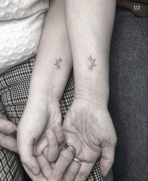 Matching Sun Tattoos Mother Daughters, Matching Small Tattoos Sister Tat, Mother Daughter Sun Tattoos, Minimal Sister Tattoo Ideas, Matching Tattoo Mother And Daughter, Mother Daughter Sunflower Tattoo, Sun Friendship Tattoo, Minimalist Mother Daughter Tattoo, Mother Daughter Fine Line Tattoo