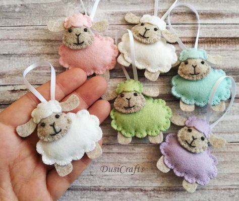 Felt Sheep Ornament, Wool Felt Easter Lamb Ornament, Pastel Easter 7DC Easter Lambs, Lamb Ornament, Felt Easter Crafts, Make Your Own Book, Felt Sheep, Oster Dekor, Sheep Crafts, Pink Sheep, Baby Mobil