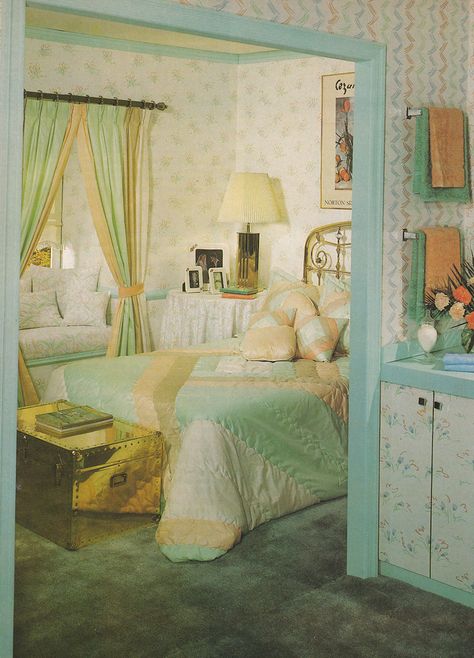 Vintage Goodness 1.0: Vintage 80's Home Decorating Trends 1980s Bedroom, Bedroom 80s, Vintage Bedroom Sets, 80s Bedroom Decor, 1980s Interior, 1980s Decor, 80s Interior Design, Retro Rooms, 80s Room