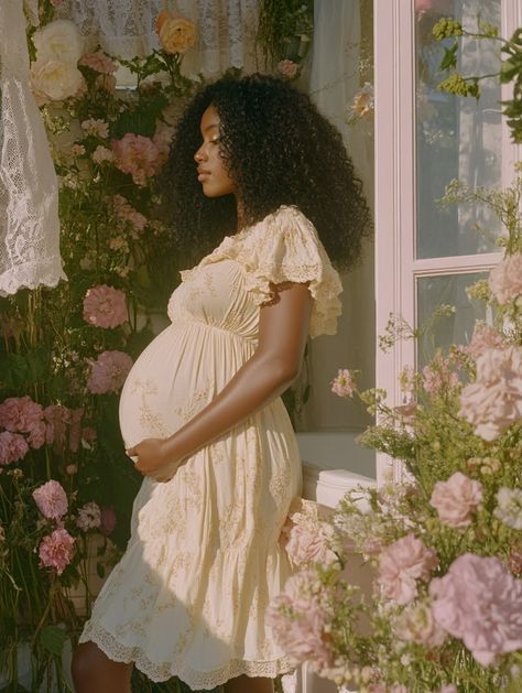 Chinese Maternity Shoot, Curly Hair Pregnant Women, Feminine Pregnancy Outfits, Motherhood Black Women, Black Auntie Aesthetic, Faceless Pregnant Aesthetic, Black Woman Cottagecore, Pregnancy Aesthetic Faceless, Pregnant Belly Black Women