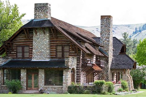 https://flic.kr/p/8aJe6C | The Lodge at Chief Joseph Ranch | This is a lodge that is open for the public to rent at the Chief Joseph Ranch in Darby,  Montana.  The lodge is over 100 years old and has never had any outside maintenance.  It is in wonderful condition. Dutton Ranch Yellowstone House Interior, Dutton Ranch Yellowstone House, Yellow Stone Ranch, Yellowstone Decor Home, Ranch Editorial, Family Ranch House, Home Painting Outside, Yellowstone House, Chief Joseph Ranch