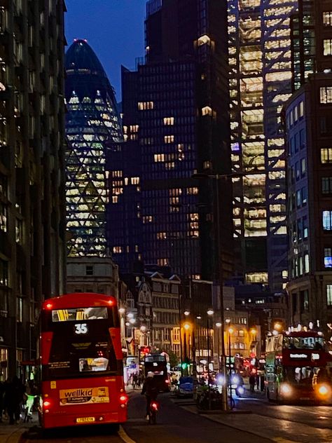 Busy City Aesthetic Night, London Night Out Aesthetic, British City Aesthetic, City Aesthetic London, London Dark Aesthetic, London Pub Aesthetic, London At Night Aesthetic, Big City Aesthetic, London Night Aesthetic