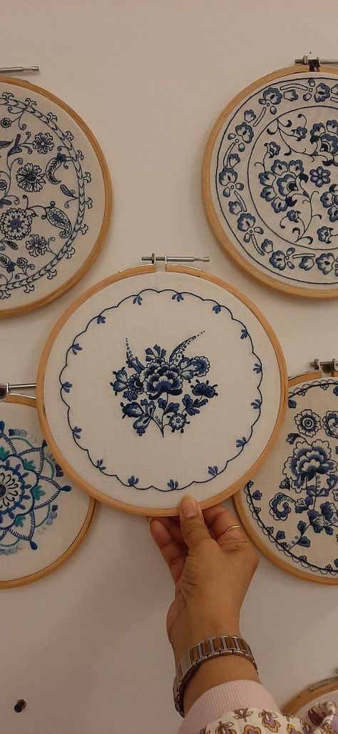 Blue And White Flower Embroidery, Delft Embroidery Patterns, Same Color Embroidery, One Colour Embroidery, Embroidery Aesthetic Ideas, Home Decor Embroidery Ideas, Easy Embroidery For Beginners Patterns, Embroidery Art Ideas, Embroidery Gifts For Boyfriend