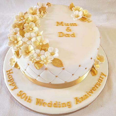 A Golden Wedding Anniversary cake! Vanilla sponge filled with vanilla buttercream and strawberry jam, decorated with pretty golden flowers and leaves. Golden Wedding Anniversary Cake Designs, 25 Th Wedding Anniversary Cakes, Golden Wedding Cake Ideas, Golden Anniversary Cake Simple, 50th Golden Wedding Anniversary Ideas, Golden Anniversary Cake Ideas, 50th Anniversary Cakes Gold, 50th Anniversary Cakes Simple, Golden Wedding Anniversary Ideas