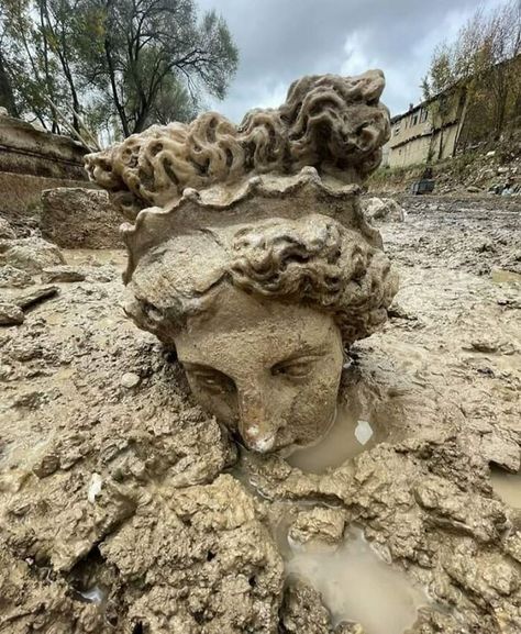 Bodiam Castle, Ancient Greek City, Ancient Greek Gods, Greek Statues, Ancient Statues, Ancient Persian, Ancient Origins, Goddess Of Love, Ancient Ruins