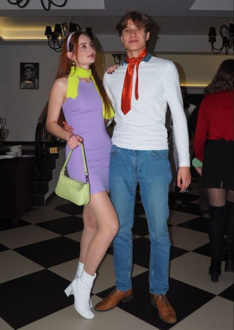 Couple Costume Scooby Doo, Scooby Doo Fred And Daphne Costume, Blonde And Brown Hair Halloween Costumes Couples, Fred And Daphne Costume Halloween, Fred And Daphne Halloween Costume, Couples Halloween Costume Ideas Unique, Couples Halloween 2023, Red Head Halloween Costumes Couples, Costume Idea Couple