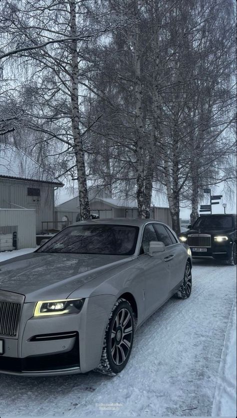 Cars Dubai, Rolls Royce Wallpaper, Wealthy Lifestyle Luxury, Wealthy Life, 10k A Month, Dubai Aesthetic, Wealthy Lifestyle, Winter Car, Luxurious Cars