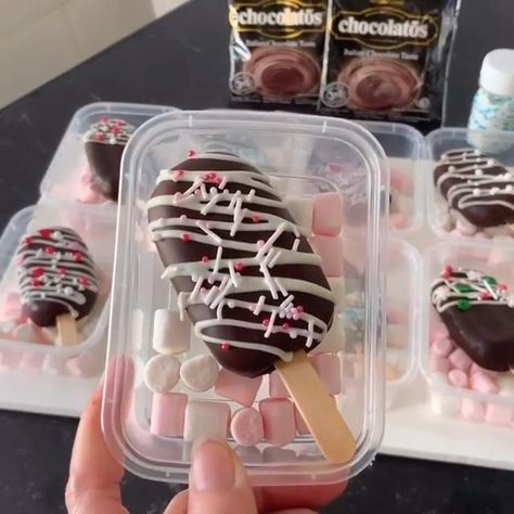 Christmas Cake Idea, Chocolate Cake Pops [Video] | Makanan natal, Ide makanan, Resep kue yang mudah Business Ideas Food, Cakesicles Ideas, Cake Pops Recipe, Kek Coklat, Resepi Biskut, Resipi Kek, Chocolate Covered Strawberries Bouquet, Chocolate Cake Pops, Resep Cake