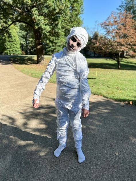 Inexpensive DIY Mummy Costume: Easy Homemade Halloween Costume - Our Lively Adventures Kids Monster Costume Diy, Kids Mummy Costume Diy, Toddler Halloween Costumes For Boys Diy, Mummy Family Costumes, Diy Kids Halloween Costumes For Boys, Easy Mummy Costume, Mummy Diy Costume, Diy Mummy Costume For Kids, Easy Diy Halloween Costumes For Kids