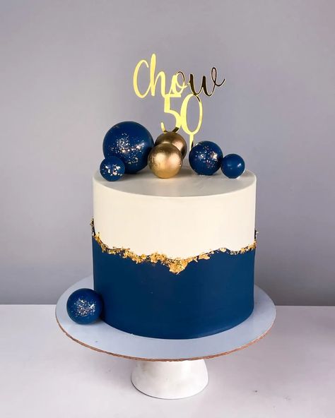 20 single tier cakes for MEN that never made it to the feed #cakeformen #singletiercake #customcakeshyderabad #hyderabadbaker Navy And Gold Cake For Men, Cake For Boss Men, Two Tier Cake For Men, Men's Cakes Birthday, Birthday Cake Design For Men, One Tier Birthday Cake, Men’s 40th Birthday Cake, Cake For Man Birthday, Cake Designs For Men Birthday