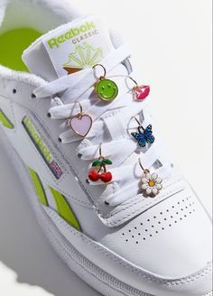 Charm Ideas, Custom Sneakers Diy, Shoes Fashion Photography, Seni Pastel, Diy Shoe, Pretty Jewelry Necklaces, Diy Clothes Design, Bead Charms Diy, Boot Jewelry