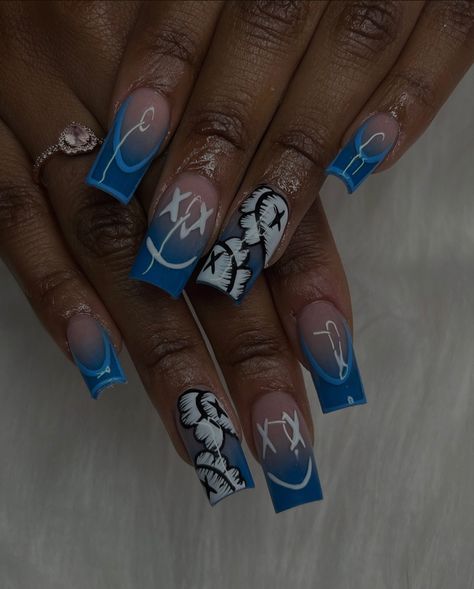 Nail Ideas Baddie Short, 21st Birthday Nails Blue, Light Blue Gel Nails Design, Baddie Nail Designs Blue, Short Acrylic Nails Blue Design, Aquarius Birthday Nails Short, Aires Birthday Nails, Kaws Nails Blue, Nail Inspo Acrylic Blue