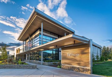 The building balances the use of materials, from glazed aluminum curtain walls and aluminum rainscreens to natural materials like wood and stone, which reference the local timber industry and the beauty of the local environment. Photo: Jim Craven Hospital Design Architecture, Curtain Walls, Healthcare Architecture, Stone And Wood, Clerestory Windows, Hospital Design, Healthcare Design, Clinic Design, Southern Oregon