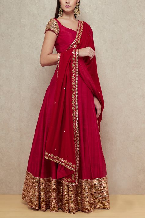 Sabyasachi Lehenga Cost, Long Anarkali Gown, Red Anarkali, Indian Outfits Lehenga, Anarkali Dress Pattern, Lehnga Dress, Long Gown Dress, Designer Anarkali, Traditional Indian Outfits